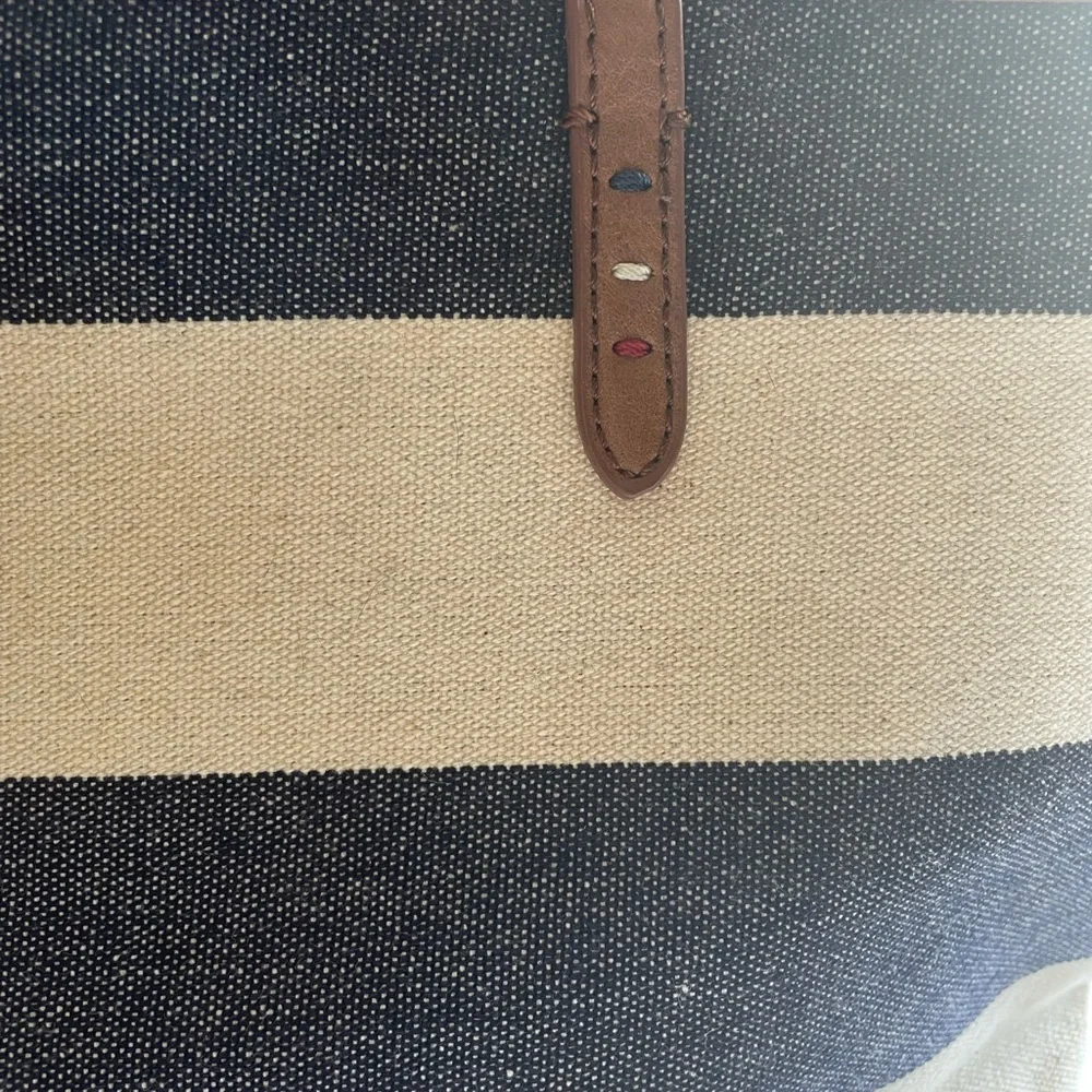 Blue and White Canvas Purse - Picture 2 of 9